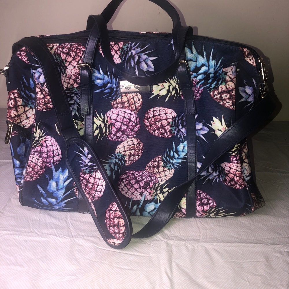 Jessica Simpson large pineapple duffle bag with gold hardware NWOT